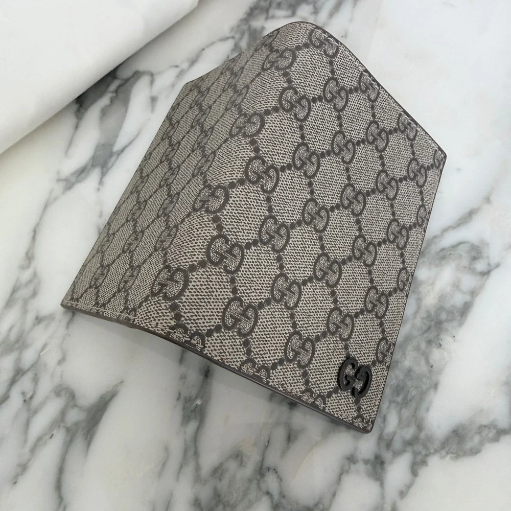 Gucci GG Supreme Canvas Bifold Passport Case Wallet Brown 795229
